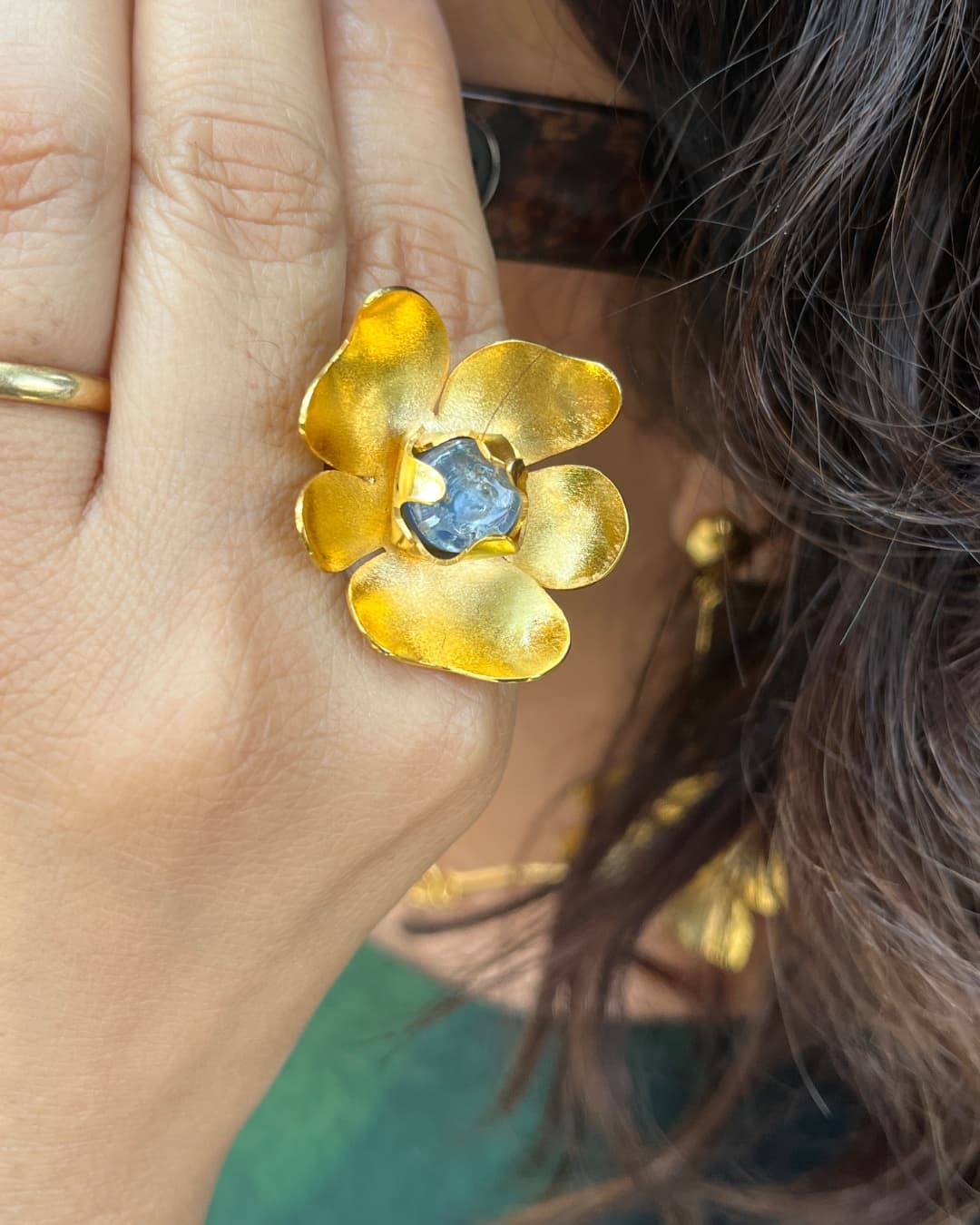 Anillo flor irregular